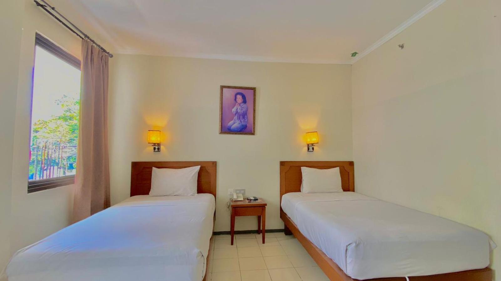Pia Hotel Cirebon Exteriör bild