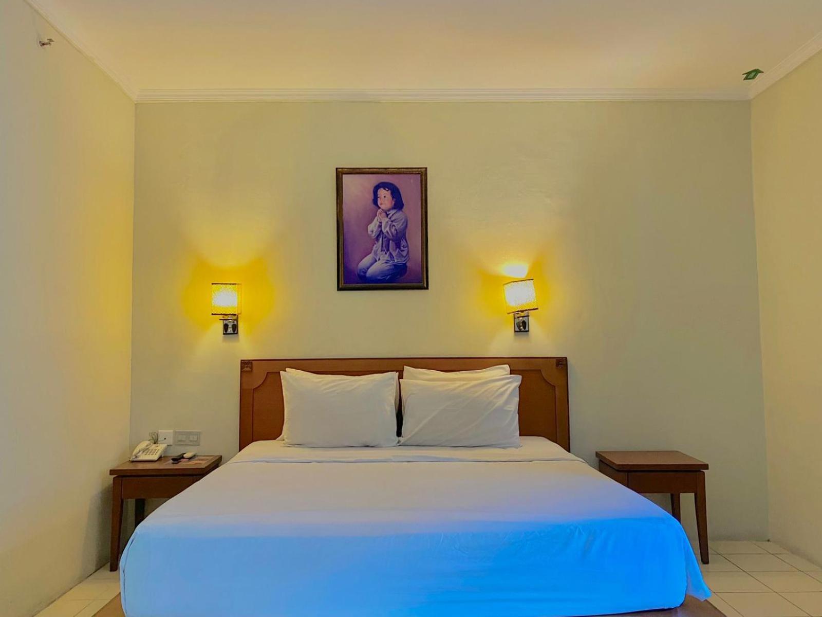 Pia Hotel Cirebon Exteriör bild